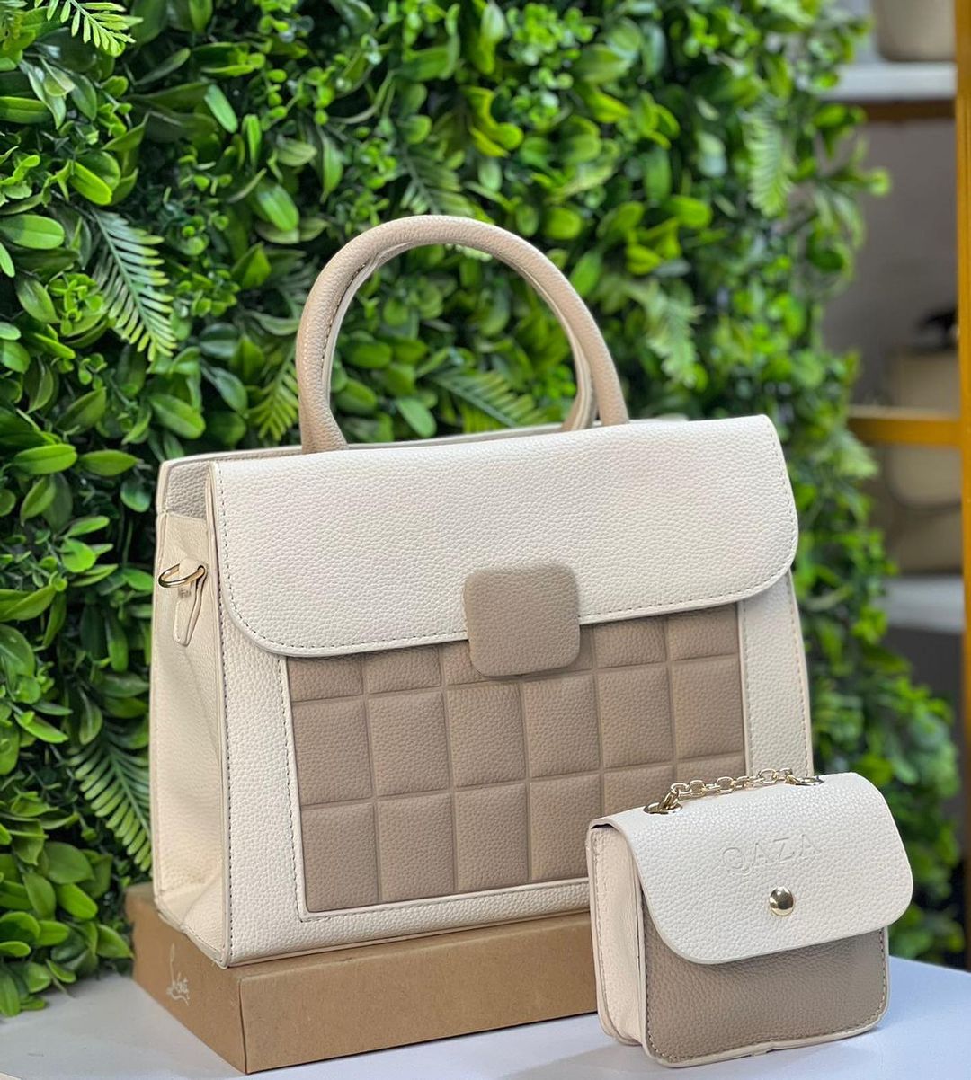 Takeer - Haya Haya Hayaaaa Kumekucha, Usikubali Hii Holiday Season Ikupite Bila Handbag Kali 🔥🔥

📌Pochi Zipo Dukani Kwa Bei ya 38000/- Tu
Wale Wa Jumla 3...