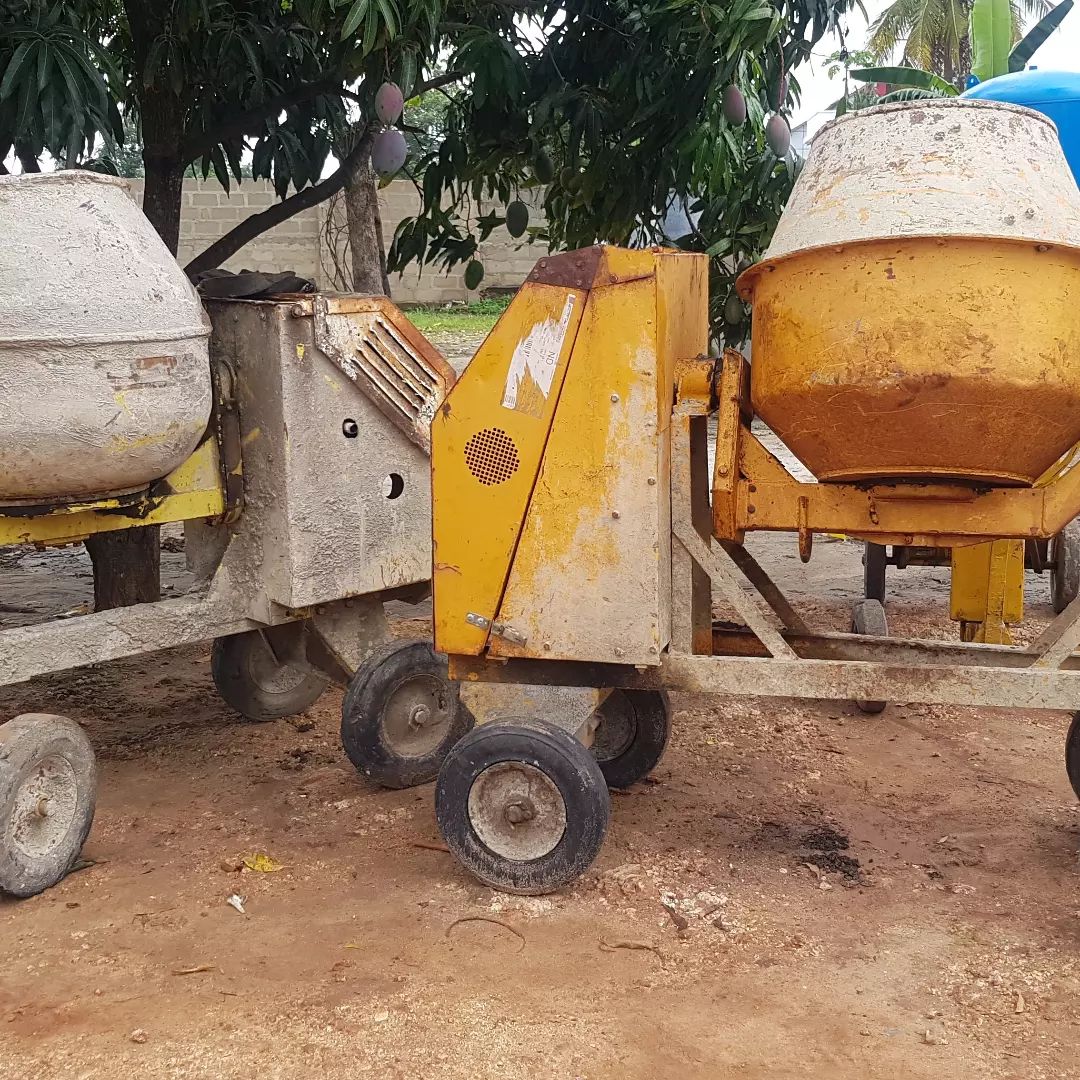 Takeer - Mixer mixer zimewasili 
Karibuni sana 
Concrete mixer mfuko mmoja
Bei 4mil
Zipo ofsn kwetu salasala 
