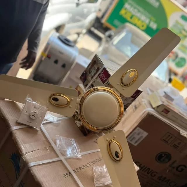 Takeer - Pangaboy/Ceiling  fan

Brand : Roch
Size 36
Bei ni 100,000

Kwa Dar around town free delivery 
Mikoani pia tunatuma kwa gharama za mteja.

Piga/Wha...