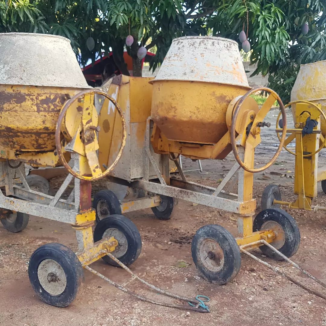 Takeer - Concrete mixer zimewasili 
Zipo ofsn kwetu salasala 
Mfuko 1
Engine lister Lt 1
Bei : 4.2mil kwa kila moja 
Karibuni sana 
Namba zetu 