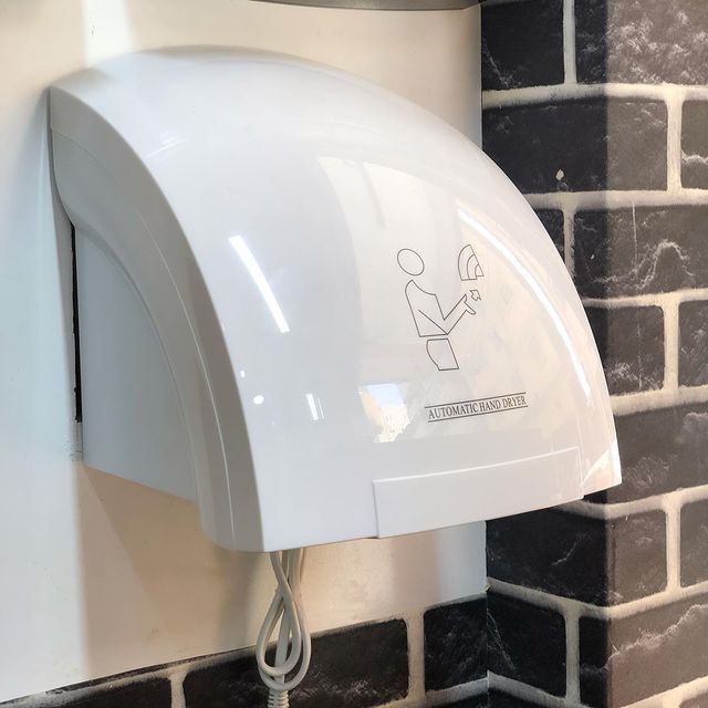 Takeer - HAND DRYER 👏

Colour: WHITE

Price:55,000

Status:Available ✅

Location 📍:Gerezani Kariakoo 

Delivery 🚚:Available ✅

☎️