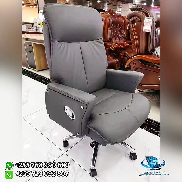 Takeer - EXECUTIVE OFFICE CHAIR 
FOR 1,200,000TSH 

📞or 
📌 MUHEZA STREET @ KARIAKOO, DAR ES SALAAM

         