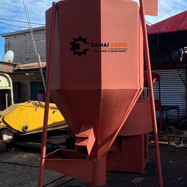 Takeer - MASHINE YA KUCHANGANYA CHAKULA CHA MIFUGO.
( POULTRY FEED MIXER MACHINE )
UWEZO: 1TON/ HOUR
NGUVU YA MOTA: 10HP
BEI: 5,000,000.

SIMU/WHATSAPP: SEH...