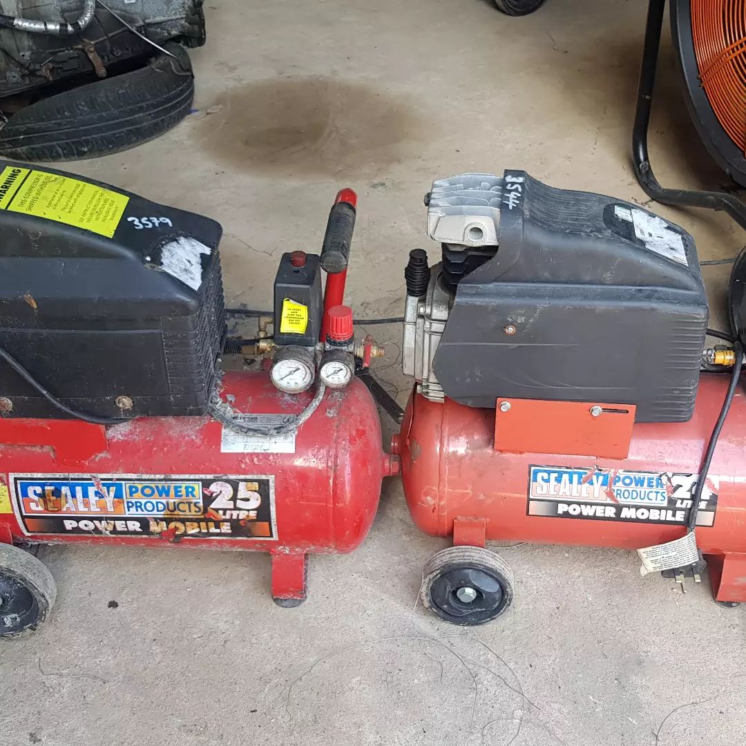 Takeer - Use Air compressor 
Kila moja lita 25
Bei 270000/=
Tupo salasala karibu na mitambo ya iptl