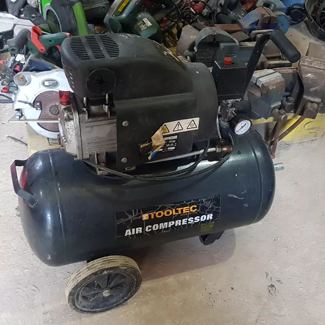 Takeer - Compressor hiyo 
Lita 5
Bei 470000/=
Namba Tupo salasala karibu na mitambo ya iptl