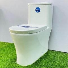 Takeer - Frencia brand toilet
Price 270,000
Call us We do delivery 
We located kariakko mtaa wa omarilondo and nyamwezi