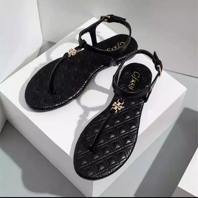 Takeer - Sandals imebaki size 37,38,41
35000
Dm/call/whtp Tunapatikana Mwenge sokoni nyuma ya jamirex hotel