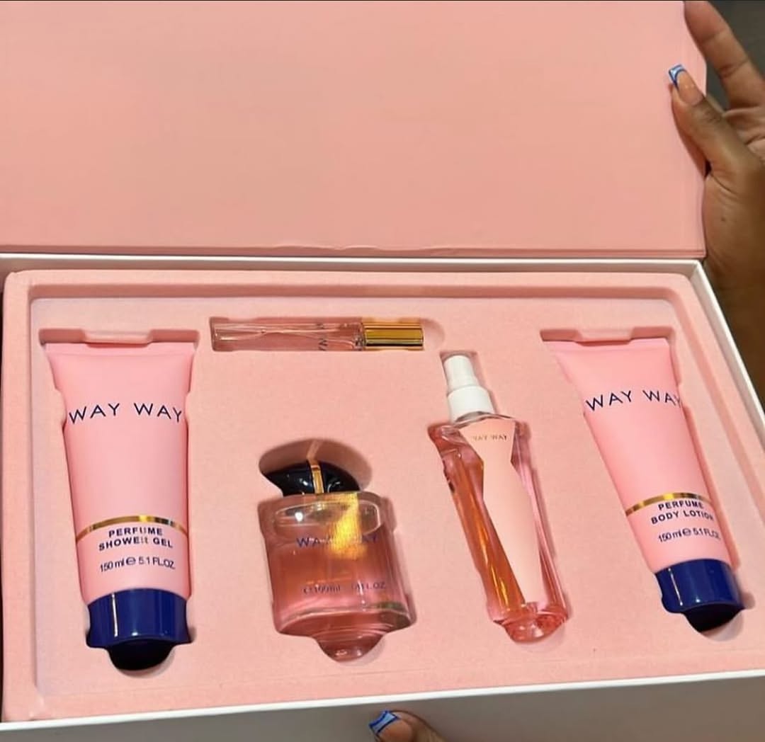 Takeer - Gift set...
Set inakuja na perfum mls 100
shower gel
Body lotion au after shave balm
body splash 
Pen perfume
Bei n elf 30 tuu
Jumla elf 25 kuanzia...
