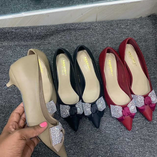 Takeer - Kitten heels zipo size Dm/call/whtp Tunapatikana Mwenge sokoni nyuma a ya jamirex hotel