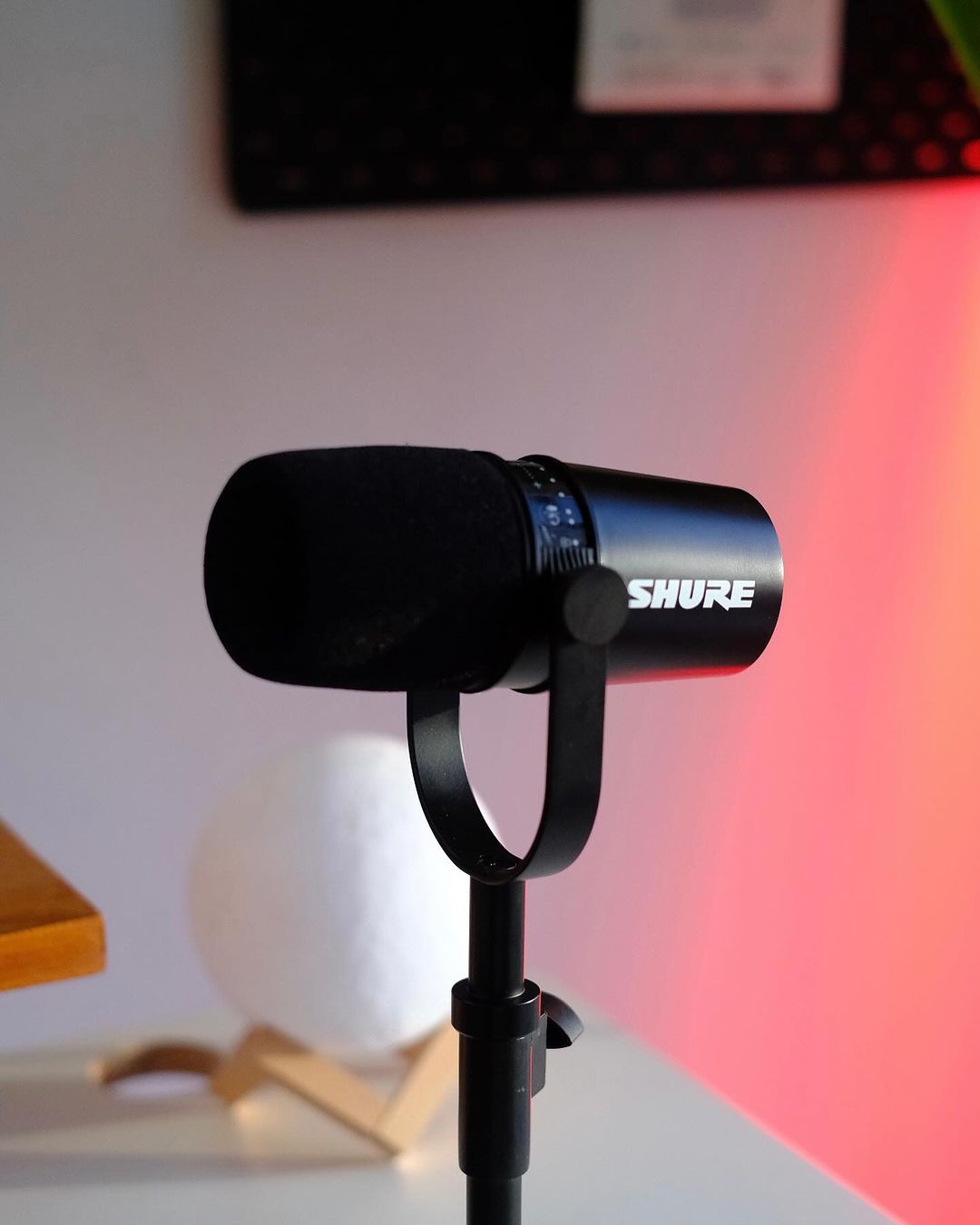 Takeer - Original SHURE MV7 professional mic.

Price: 475,000/=
Call/WhatsApp: 
📸 