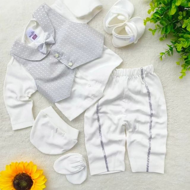 Takeer - Baby outfit 0 -6 months 

Bei TZS 55,000

