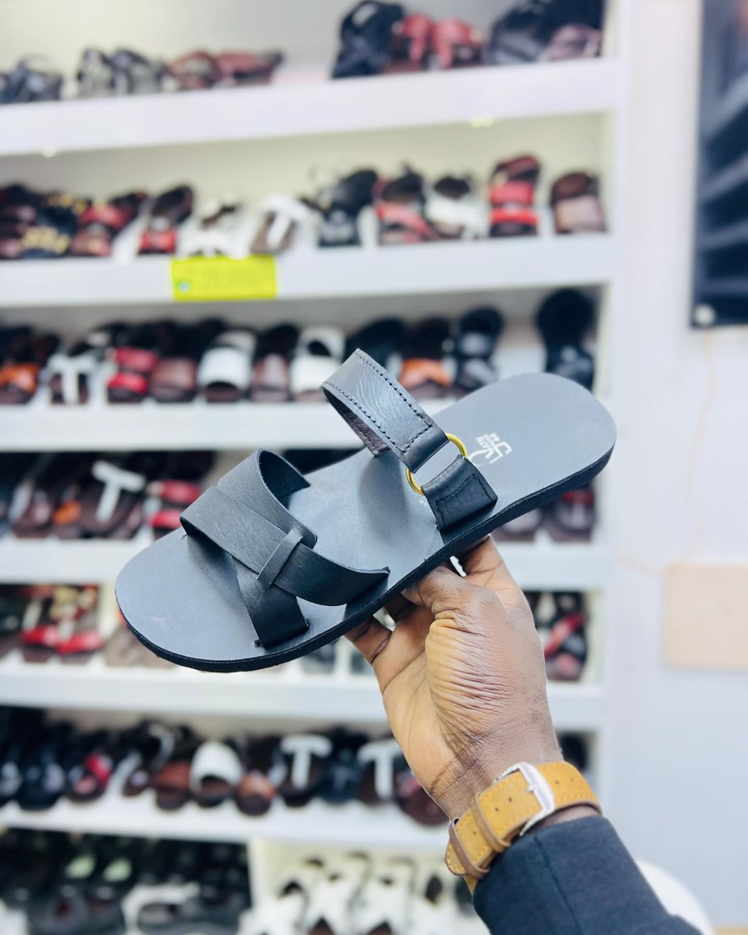 Takeer - 💰Tsh. 25,000/-
📌Pure Leather 
👫Unisex 
🪡size - 37 - 46
📞call/WhatsApp: ...
Location
DSM- Mwenge Sokoni Nyuma ya Jamirex Hotel
Moshi - KCMC Pic...