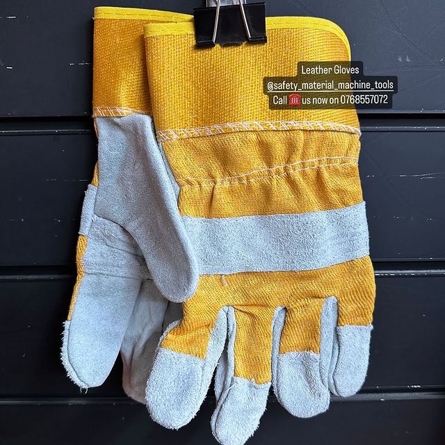 Takeer - LEATHER GLOVES 🔥🔥

CATEGORY 
📌Hand protection 

TYPE
📌Short Leather Gloves 

COLOR AVAILABLE 
📌Yellow/Grey

MAIN MATERIAL 
📌Cowhide Leather 
...