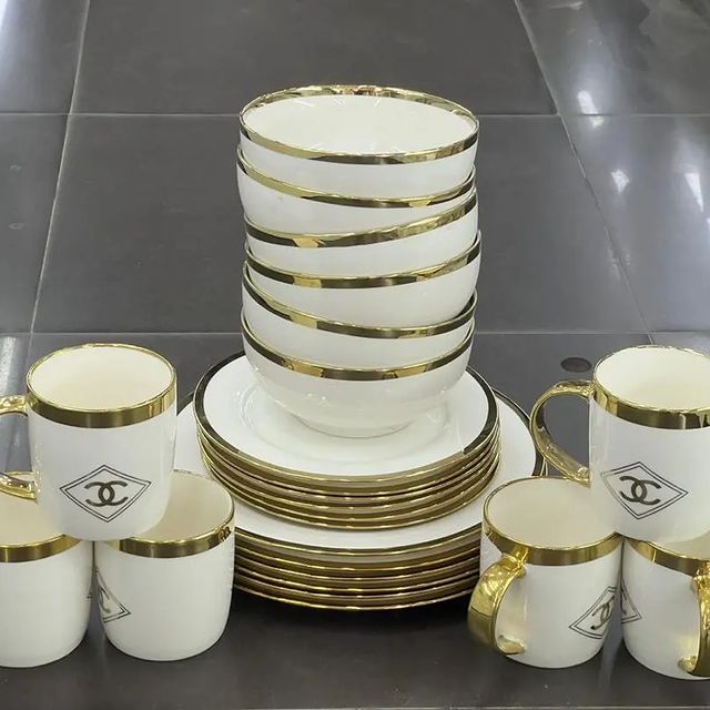 Takeer - Classic gold dinner set yenye pic 24
185000 
pendezesha kabati lako kwa kuwa na vyombo vichache ila vizuri

call whatsaap 
Free delivery kwa wakazi...