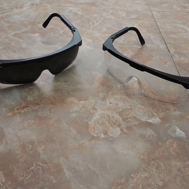 Takeer - Safety Glasses (Clear and Black)

Available in wholesale and retail. For more information, call/whatsapp   

Inapatikana kwa jumla na rejareja. Kwa...