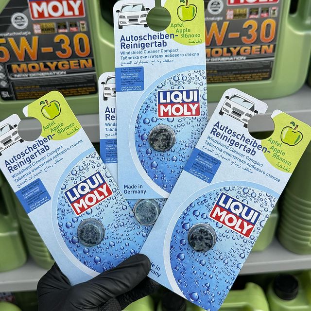 Takeer - Ready to hit the road with crystal-clear views? 🚗💨 Say goodbye to dirty windshields with this nifty windshield cleaner compact! Just add it to yo...