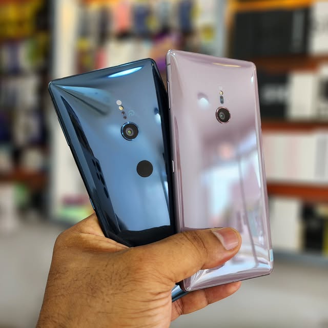 Takeer - SONY XPERIA XZ2 64GB 200,000 LINE1