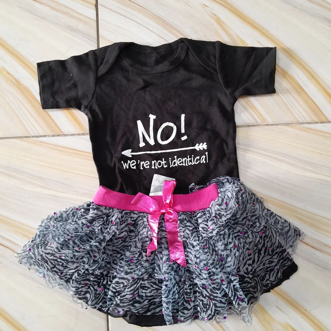 Takeer - Baby girl onesie and skirt
3-6 months
Tshs 10,000