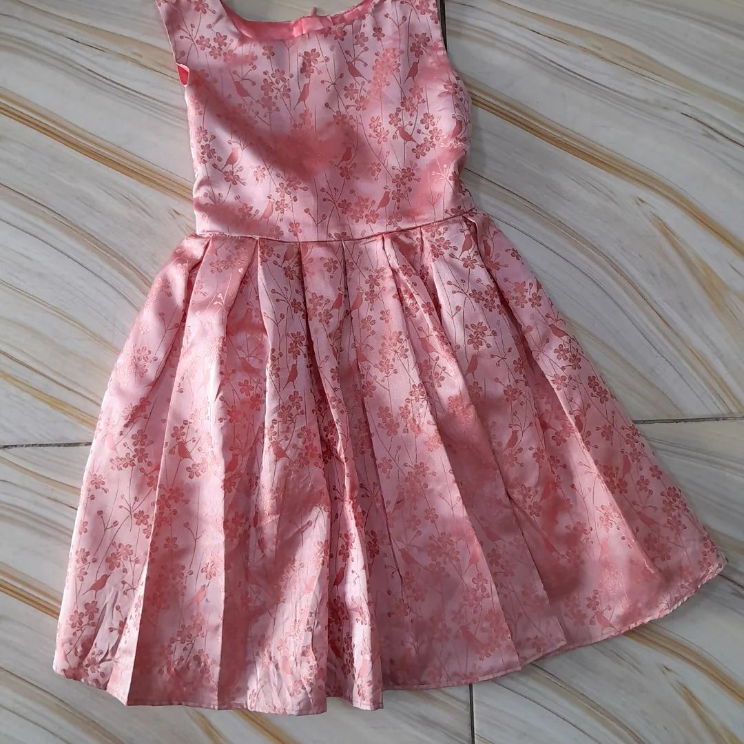 Takeer - SOLD!!
Baby girl dress
5 years
30,000 Tshs