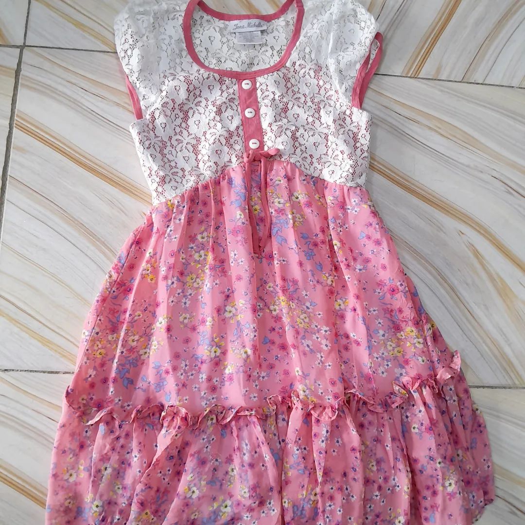 Takeer - Baby girl chiffon dress
7-8 years
15,000 Tshs