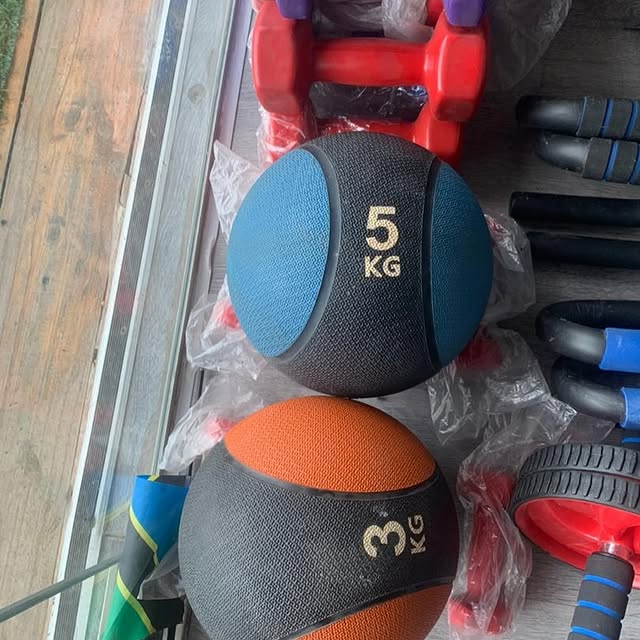 Takeer - Medicine ball 3kg 85,000/= & 5kg 135,000/=
📞