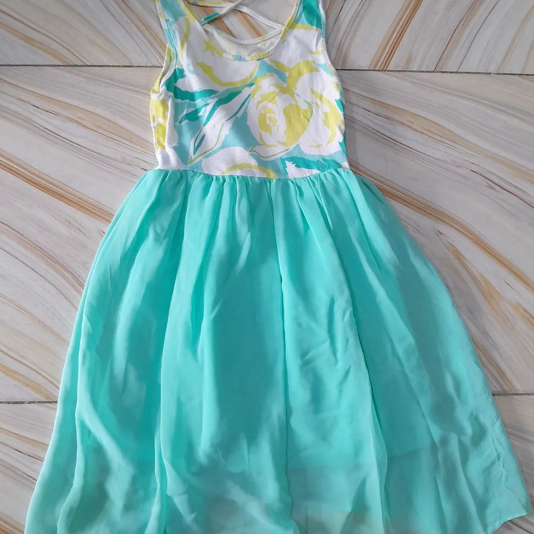 Takeer - Baby girl dress
5-6 years
12,000 Tshs