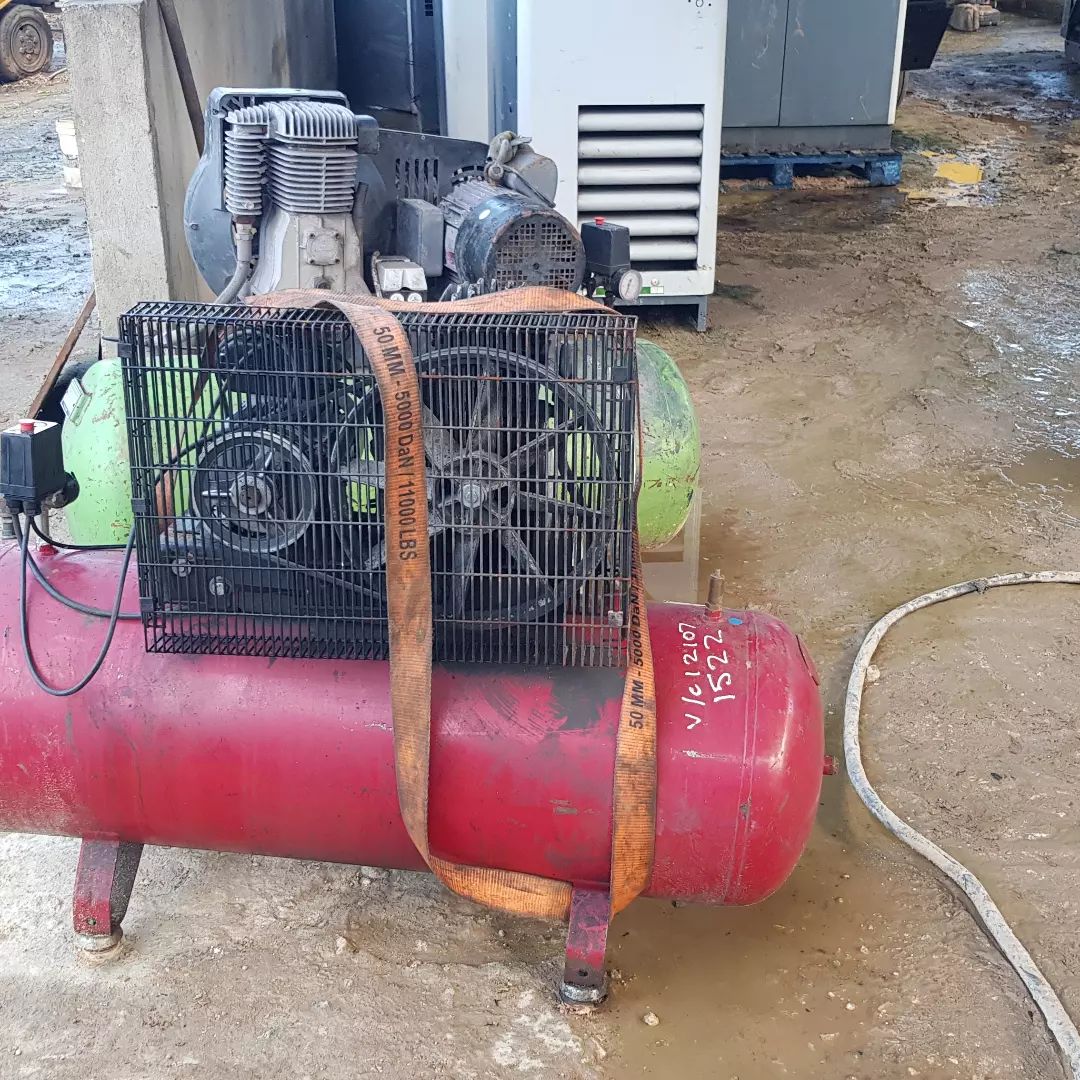 Takeer - Compressor zipo ofsn 
Kuna lita 200 tsh 1.5mil 
Lita 150 tsh 1.3mil 
Mzigo umewasili upo ofsn 
Karibuni ofsn kwetu salasala karibu na mitambo ya ip...