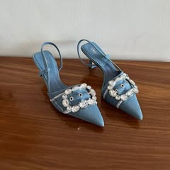 Takeer - Heels available 
Size: 37-41 
Price: Tsh.45,000 (18$)
Contact: WhatsApp link on Bio