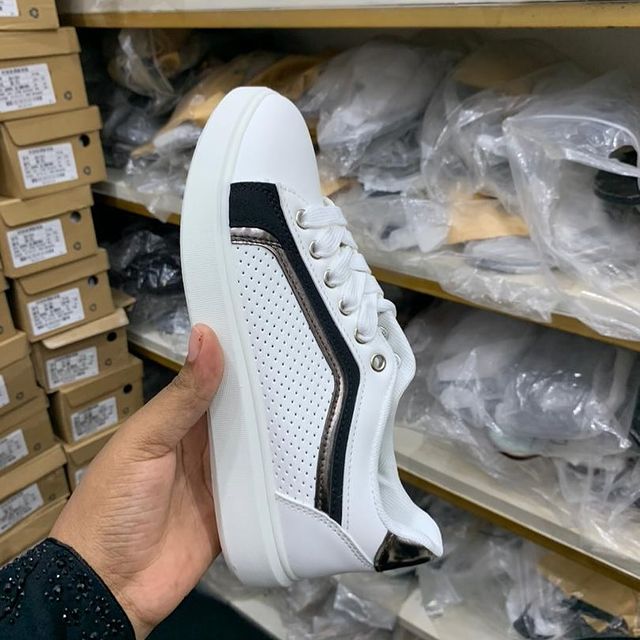 Takeer - Raba ipo size 36-41
Raba ni nzuri na nyepesi bila kusahau haikatai mguu
40000
Dm/call/whtsp 