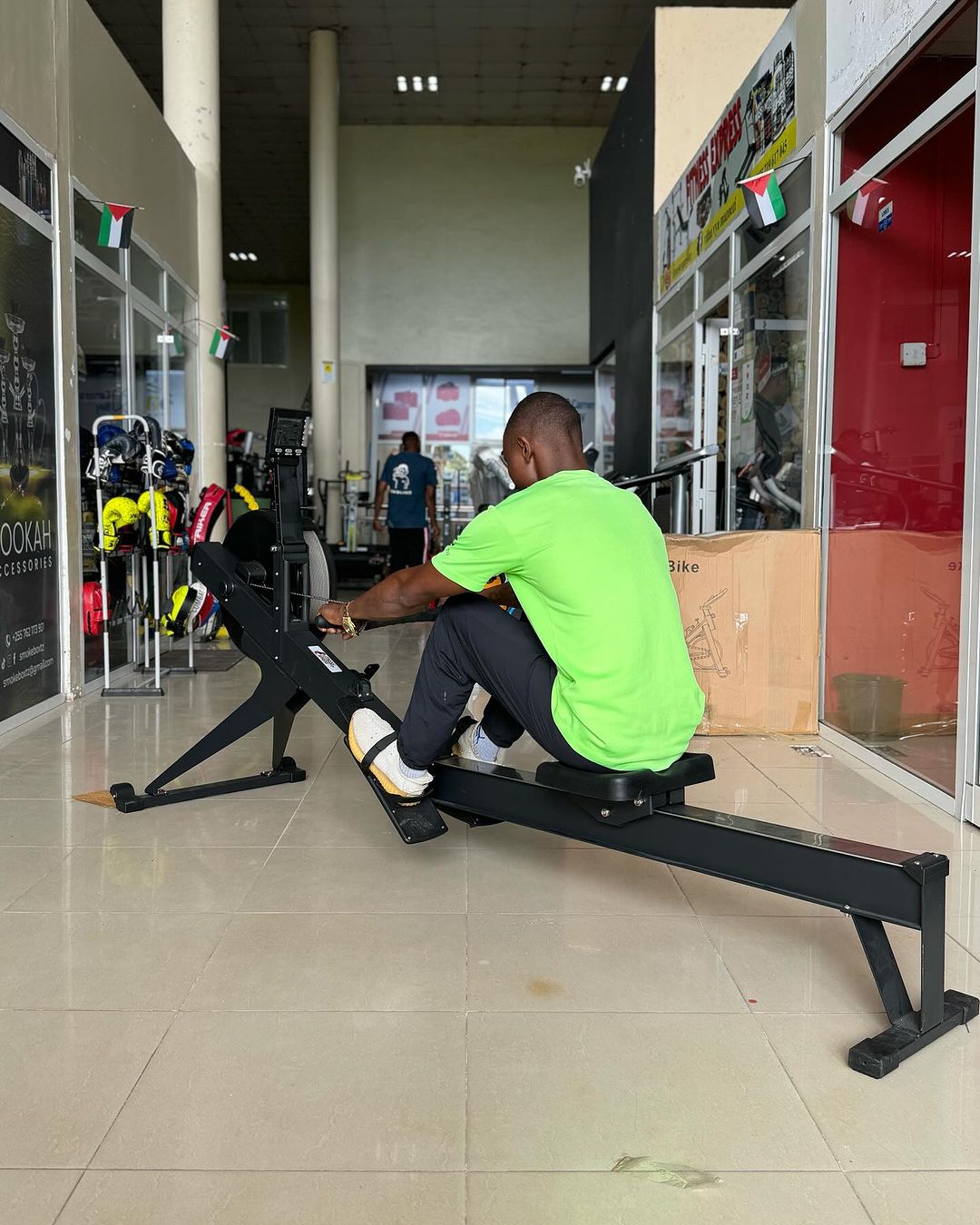 Takeer - 👨‍🔧🚚📦
Rowing machine 
Heavy duty / commercial purpose 
Brand new 
Only few pcs at stock 

✅🇹🇿

Agiza chochote  na tutakuletea kwa gharama ndo...