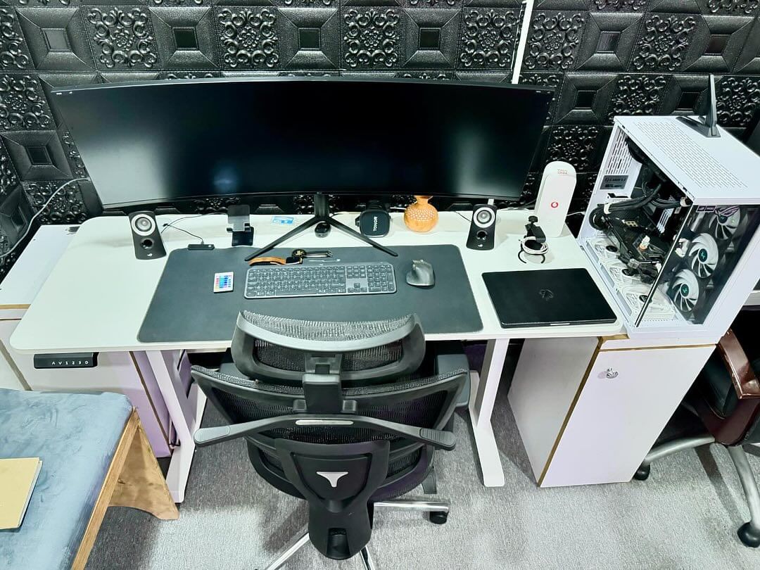 Takeer - SYRES GADGETS TULIPATA BAHATI YA KUMFUNGIA MTEJA WETU FULL SETUP  ZIKIWA NA VITU VIFUATAVYO…

1.GAMING CHAIR 850,000/=

2.GAMING PC AMD RAIZEN 9 79...