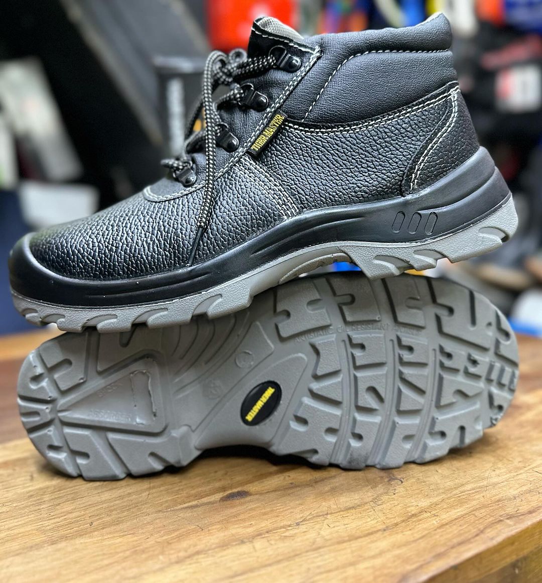 Takeer - NEW ARRIVALS 🔥🔥🔥
 
PERSONAL PROTECTIVE EQUIPMENT / SAFETY GEARS

CATEGORY AVAILABLE 
📌Foot Protection 
📌Head Protection 
📌Work uniform

TYPE ...