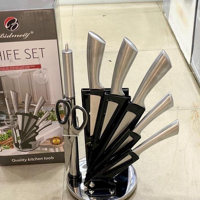 Takeer - Knife set
Unaipata full na stendi yake
65,000