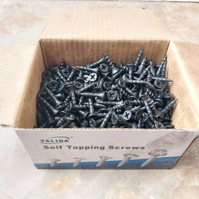 Takeer - Gypsum Screws (Coarse Thread)

Sizes:

3/4" x 6 
1" x 6 
1 1/4" x 6 
1 1/2" x 6 
2" x 6 

3/4 x 8
1" x 8
1 1/4" x 8
1 1/2" x 8
2" x 8
2 1/2" x 8
3"...