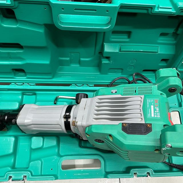 Takeer - NEW ARRIVALS 🔥🔥🔥

DEMOLITION HAMMER 🔨 

BRAND
📌DCA

MODEL NAME NUMBER
📌AZG 16

RATED POWER INPUT
📌1700W

RATED IMPACT FREQUENCY 
📌1300 Rev/...