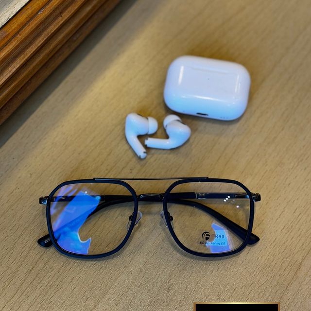 Takeer - Elevate your eyewear collection by adding these amazing glasses that offer both UV & Blue light protection 
45,000 tshs comes with a free hardcase ...