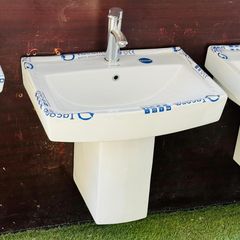 Takeer - Hand wash basin half pedestrian za haina tofauti tofauti zipo dukani swipe kulia kuona picha zaidi.
Price : 150000/= ikiwa complete.
Tupo kariakoo ...