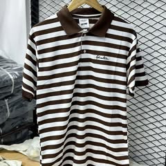 Takeer - NEWSTOCK TSHIRT QUALITY 
PRICE  19,000
SIZE  L-2XL
CALL Location  Kariakoo-Rahaa