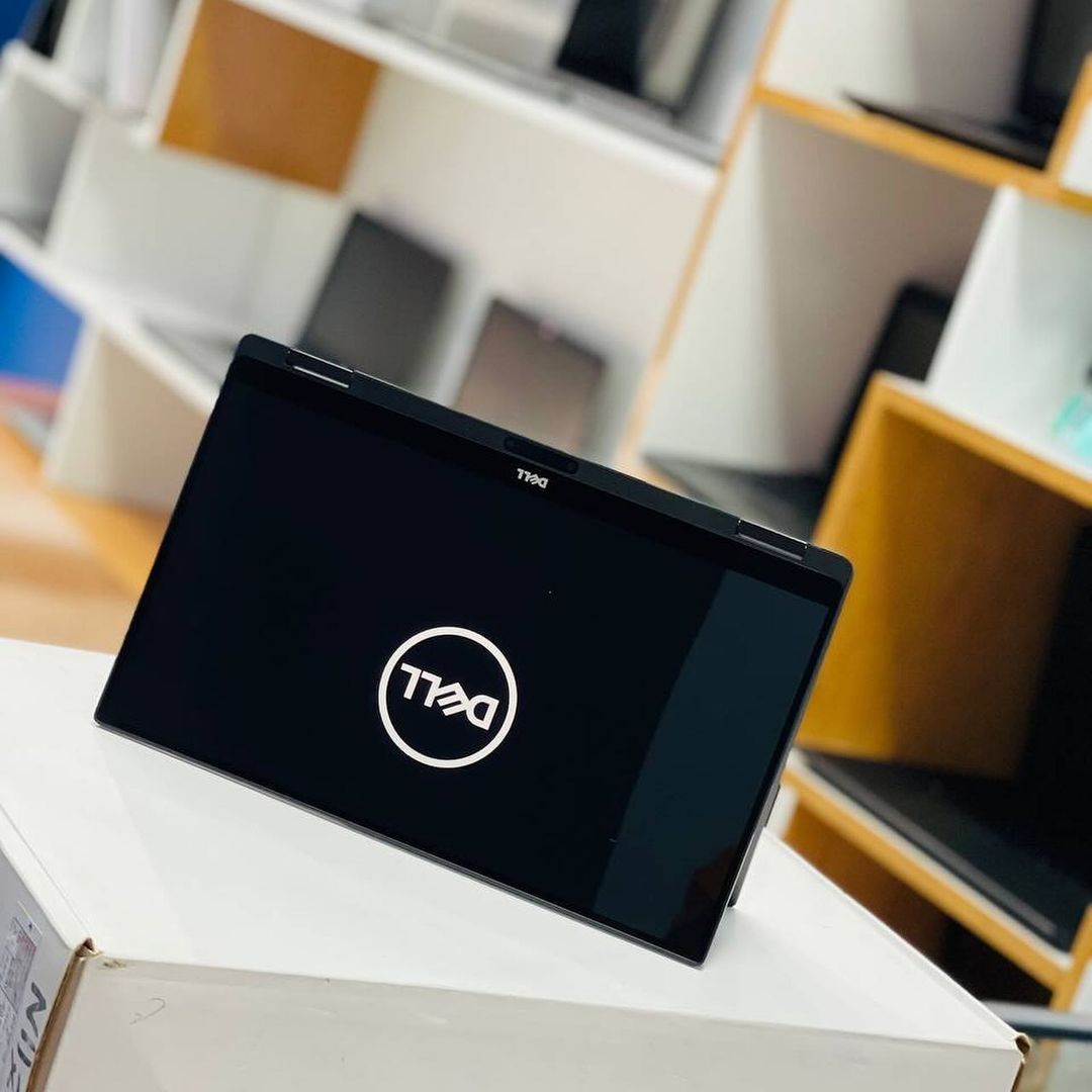 Takeer - Dell XPs 13”
 core i5 7th generation
ram 8gb 
Ssd 256gb

Display 13”
Clean condition 
Free delivery 

 sh.980,000/=

Call us ☎️ 