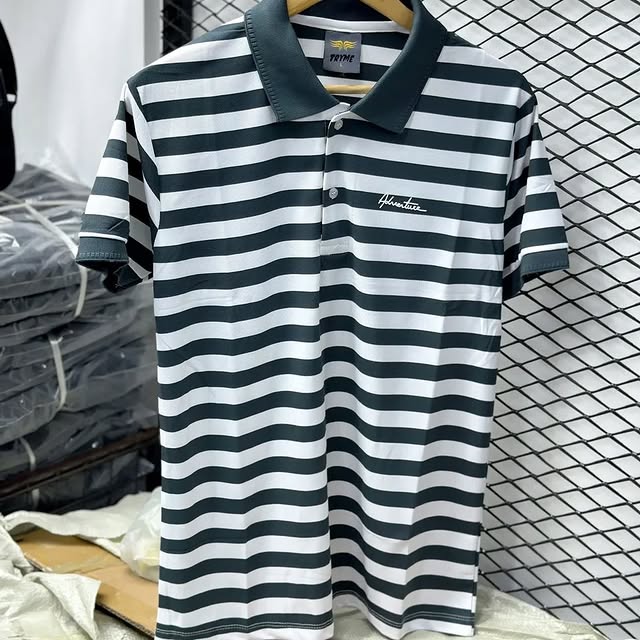 Takeer - NEWSTOCK TSHIRT QUALITY 
PRICE  19,000
SIZE  L-2XL
CALL Location  Kariakoo-Rahaa