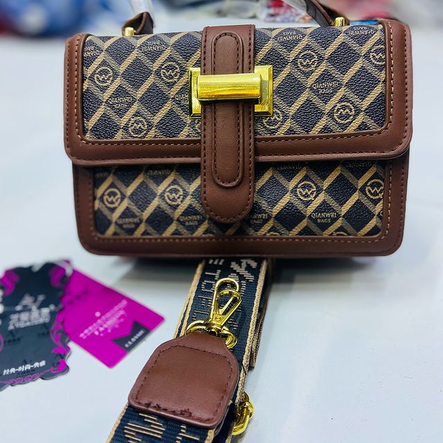 Takeer - HANDBAG CHAMBUU ✨✨✨
QUALITY ASSURED
19000JUMLA..22000 REJAREJA
📲📍MTAA WA CONGO NA MCHIKICHI