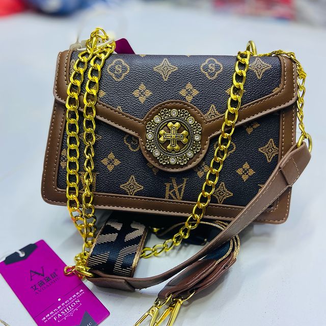 Takeer - HANDBAG CHAMBUU ✨✨✨
QUALITY ASSURED
19000JUMLA..22000 REJAREJA
📲📍MTAA WA CONGO NA MCHIKICHI