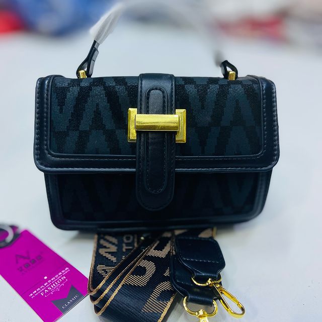 Takeer - HANDBAG CHAMBUU ✨✨✨
QUALITY ASSURED
19000JUMLA..22000 REJAREJA
📲📍MTAA WA CONGO NA MCHIKICHI