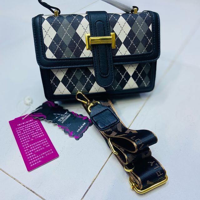 Takeer - HANDBAG CHAMBUU ✨✨✨
QUALITY ASSURED
19000JUMLA..22000 REJAREJA
📲📍MTAA WA CONGO NA MCHIKICHI