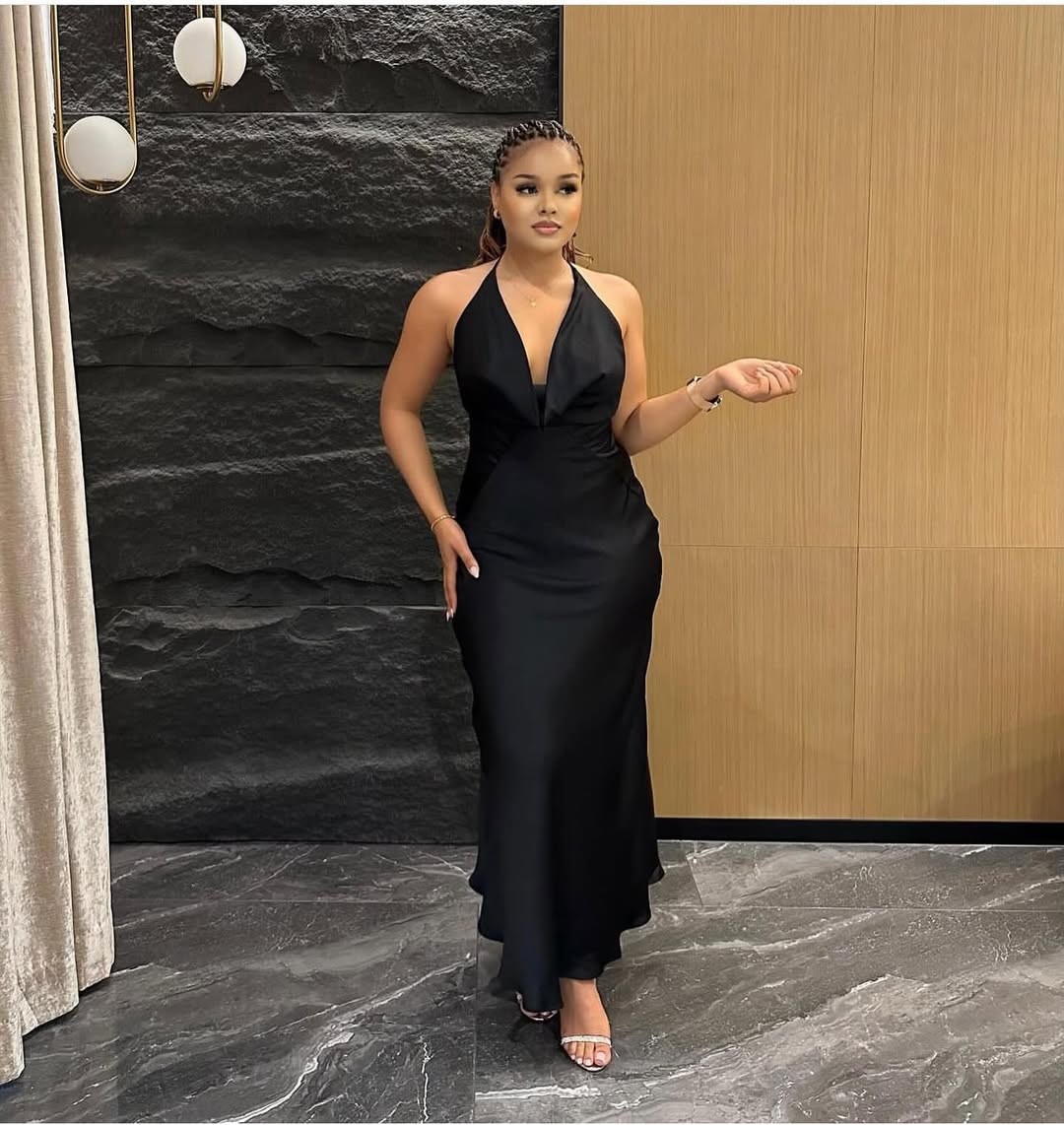 Takeer - Silk dress available for pickup or delivery
Exactly what you see
S_L / 60000
Fixed price📌📌

To purchase, kindly dm us or send msg via watsapp lin...