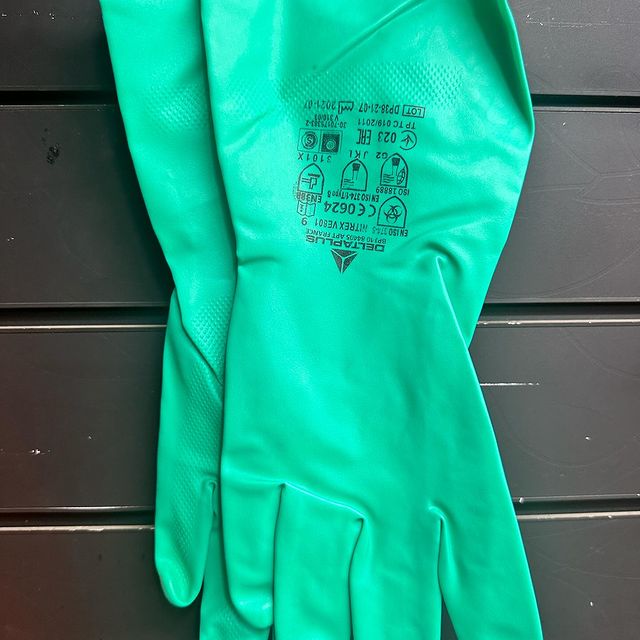 Takeer - NEW ARRIVALS 🔥🔥

NITRILE GLOVES WITH COTTON FLOCK LINING

COLOR AVAILABLE 
📌Green

SIZE AVAILABLE 
📌Length: 33cm

MATERIAL USED
📌Nitrile

SPEC...