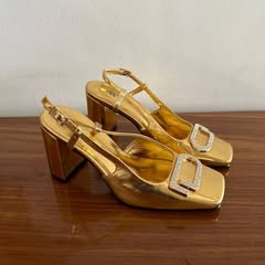 Takeer - Heels available 
Size: 37-41 
Price: Tsh.45,000 (18$)
Contact: WhatsApp link on Bio