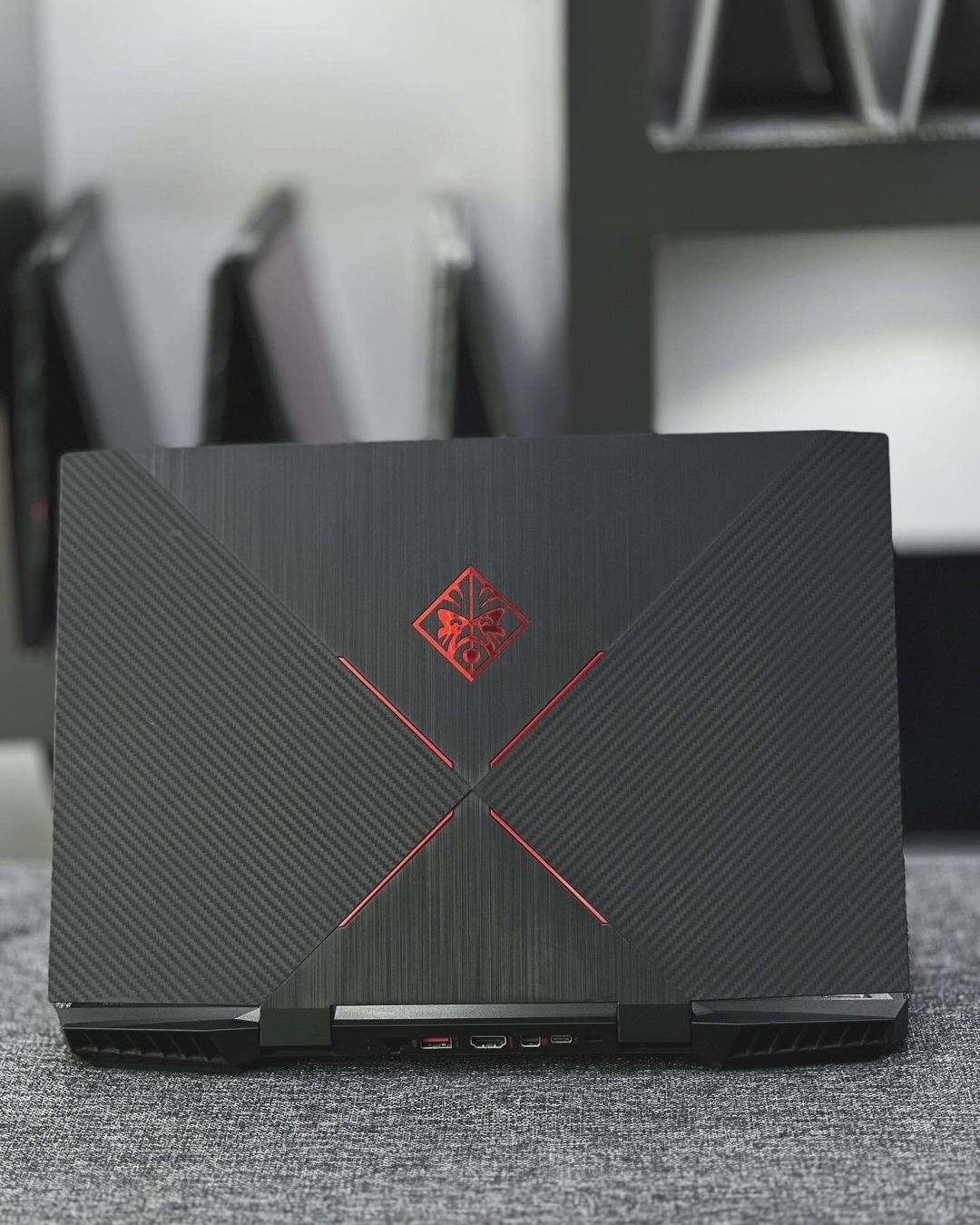 Takeer - *HP OMEN*
*MODEL: OMEN 15*

GAMING LAPTOP🎮🏗️
-Designed to handle high-performance tasks, such as video editing, 3D rendering, Gaming, software de...