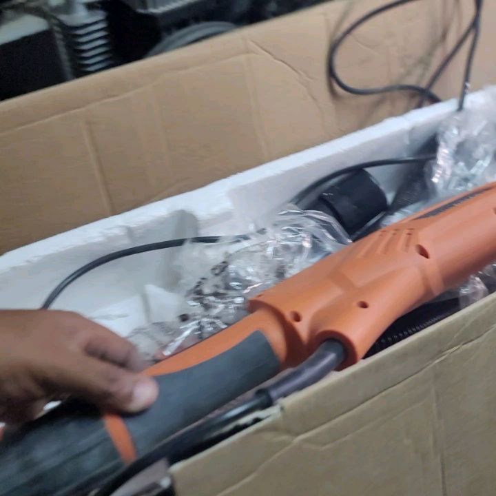 Takeer - ❌️SOLD OUT❌️
Evolution Dry Wall Sander 
255mm Pad with LED light and Torch, 710W 600-1500RPM Speed Adjust. Zina Extension ya kurefusha mashine mpak...