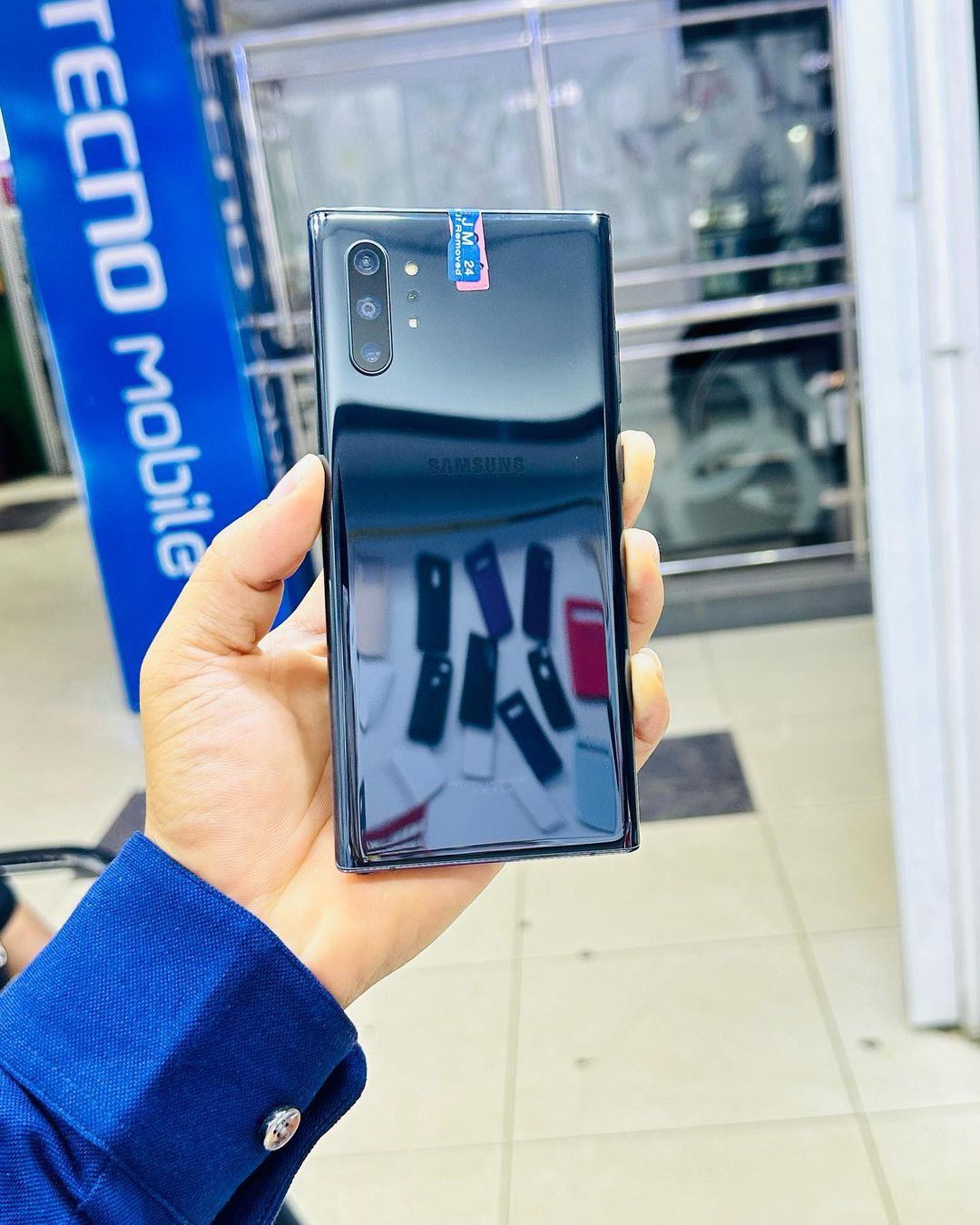 Takeer - Samsung note10+ 5g
450,000/-
256gb | 12

I year warrant 
Clean condition ( hazina ata mchubuko)

Tupo kariakoo jengo la china plaza 
Floor ya pili ...